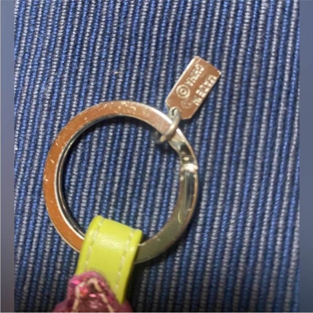 Coach watermelon keychain - Picture 4 of 4